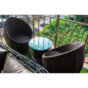 SET OF COCONUT CHAIR AND TABLE