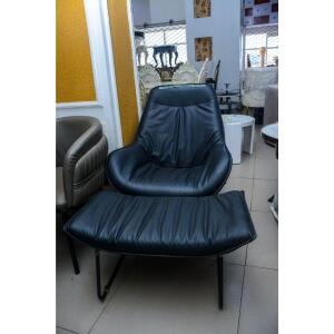 RESTING CHAIR AND TABLE 04
