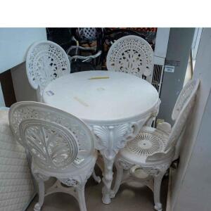 TOPSTYLE CASTED TABLE AND CHAIR